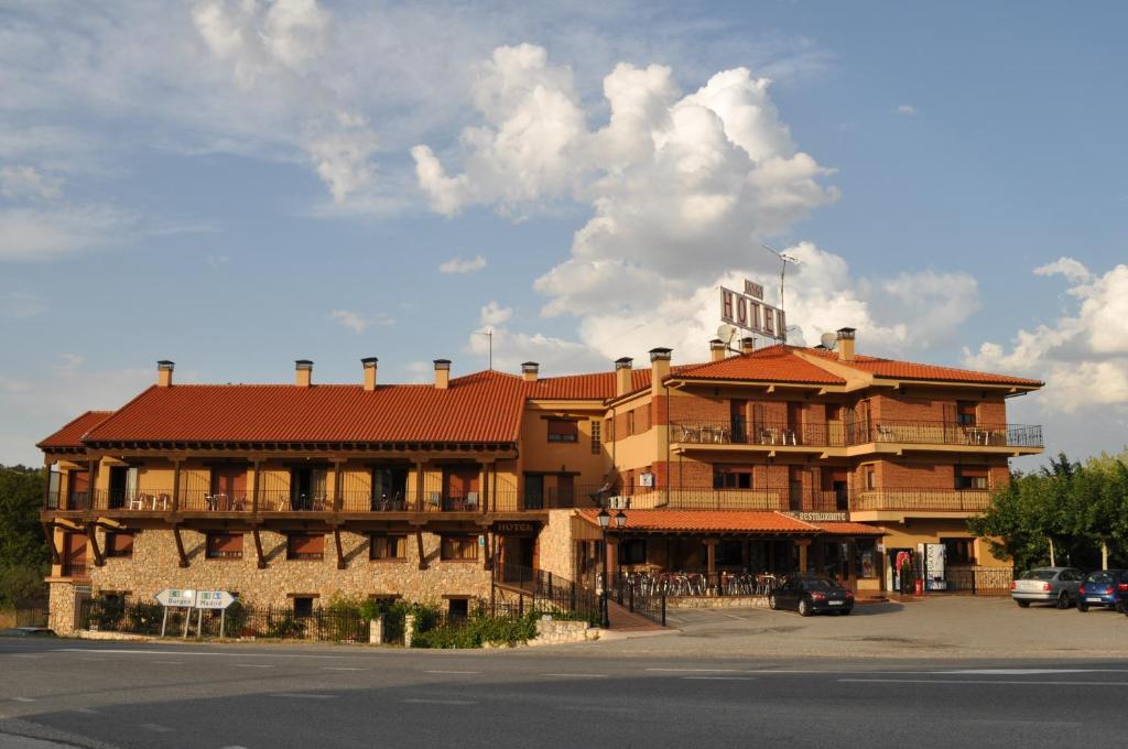 Hotel Langa Cerezo de Abajo Exterior foto